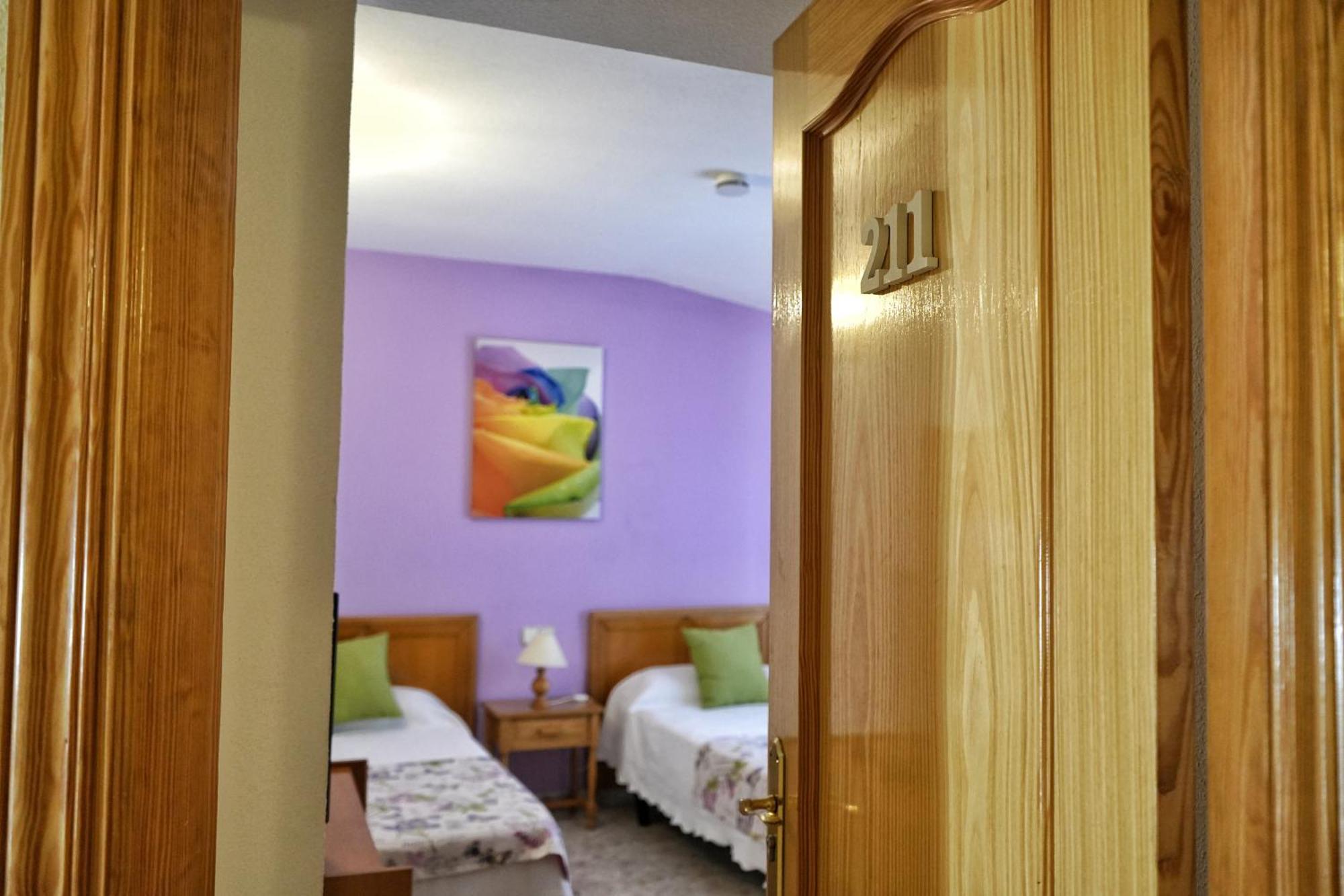 Hostal Mainz Piedralaves Exterior photo