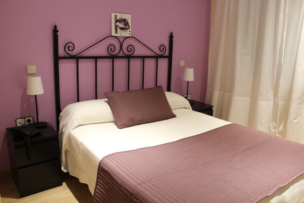 Hostal Mainz Piedralaves Exterior photo